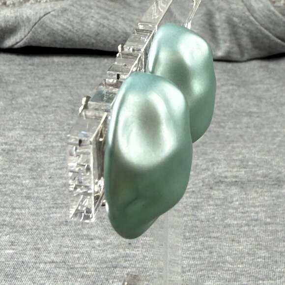Vintage Mint Green Clip-On Earrings Textured Design Lightweight Costume Jewelry - Picture 16 of 16